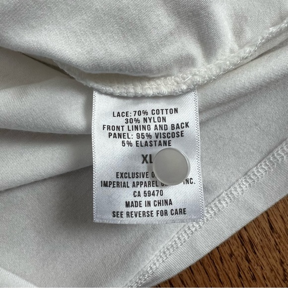 ๐ EUC Badgley Mischka white lace top - Picture 6 of 8